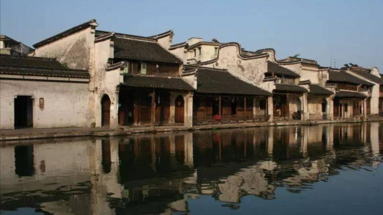 向上跳的香蕉